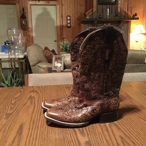 Brand NEW corral boots